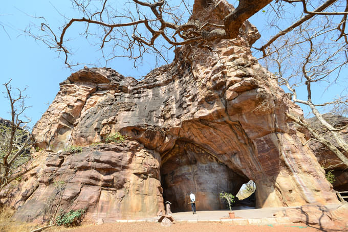 Auditorium rock shelter