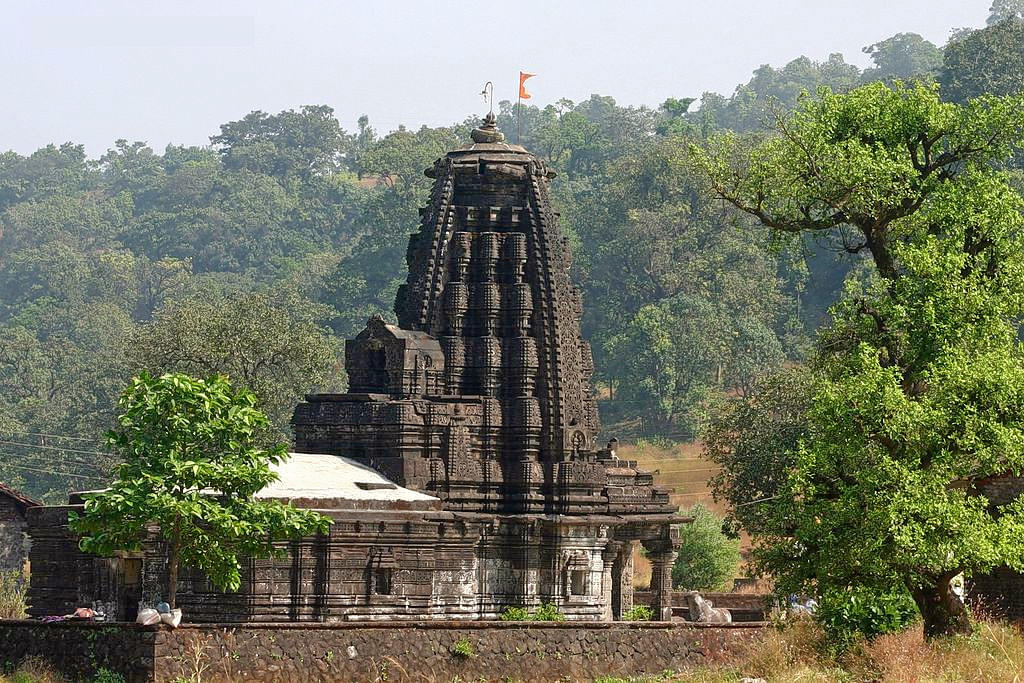 Amruteshwar Temple Overview