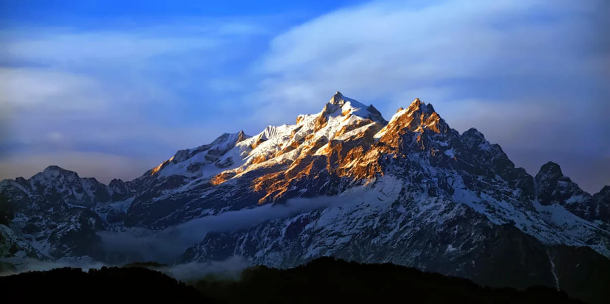 Get to see the close-up view of Kangchenjunga mountain