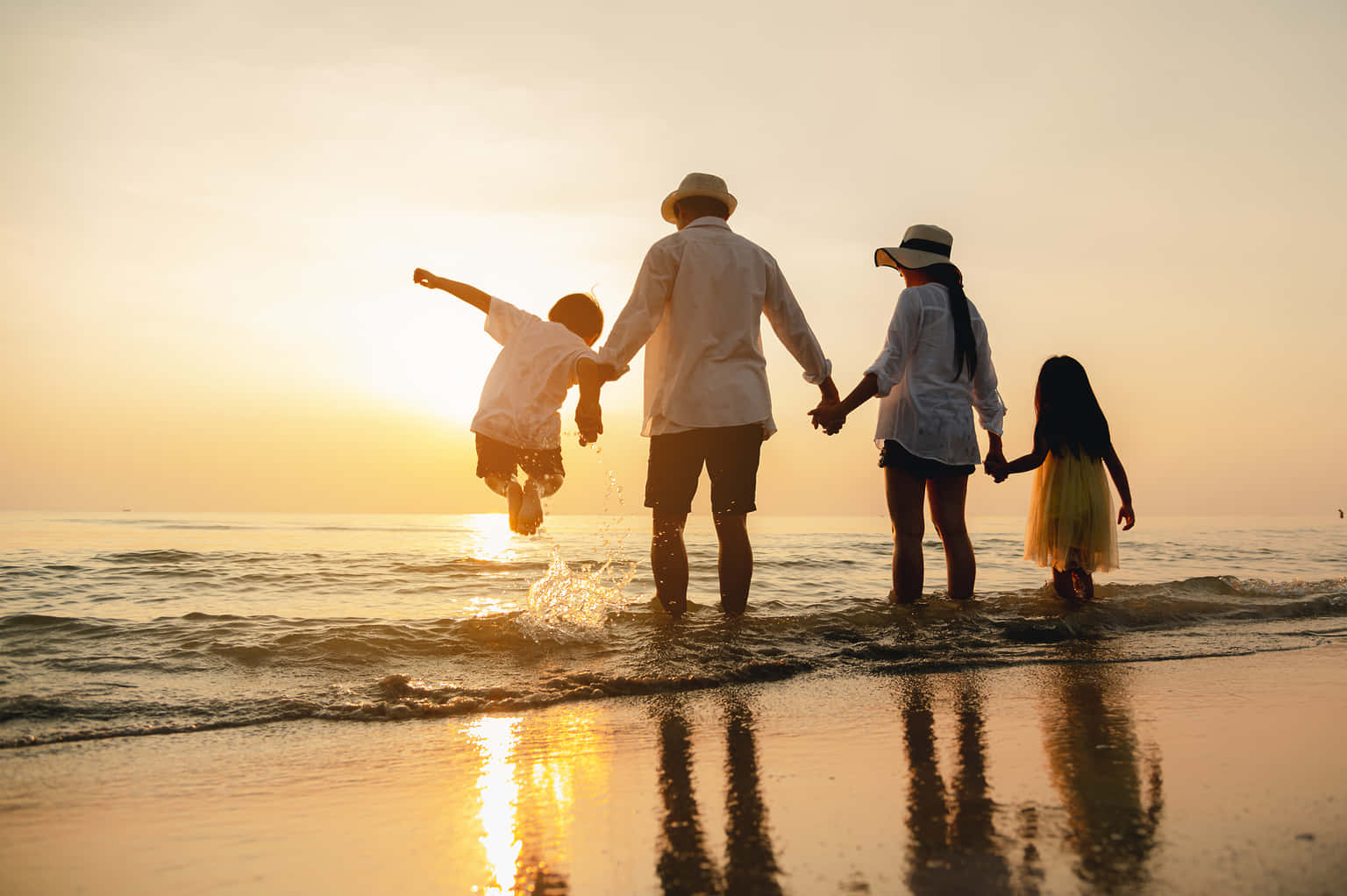 Kerala Family Delight with FREE Tickets to Napier Museum