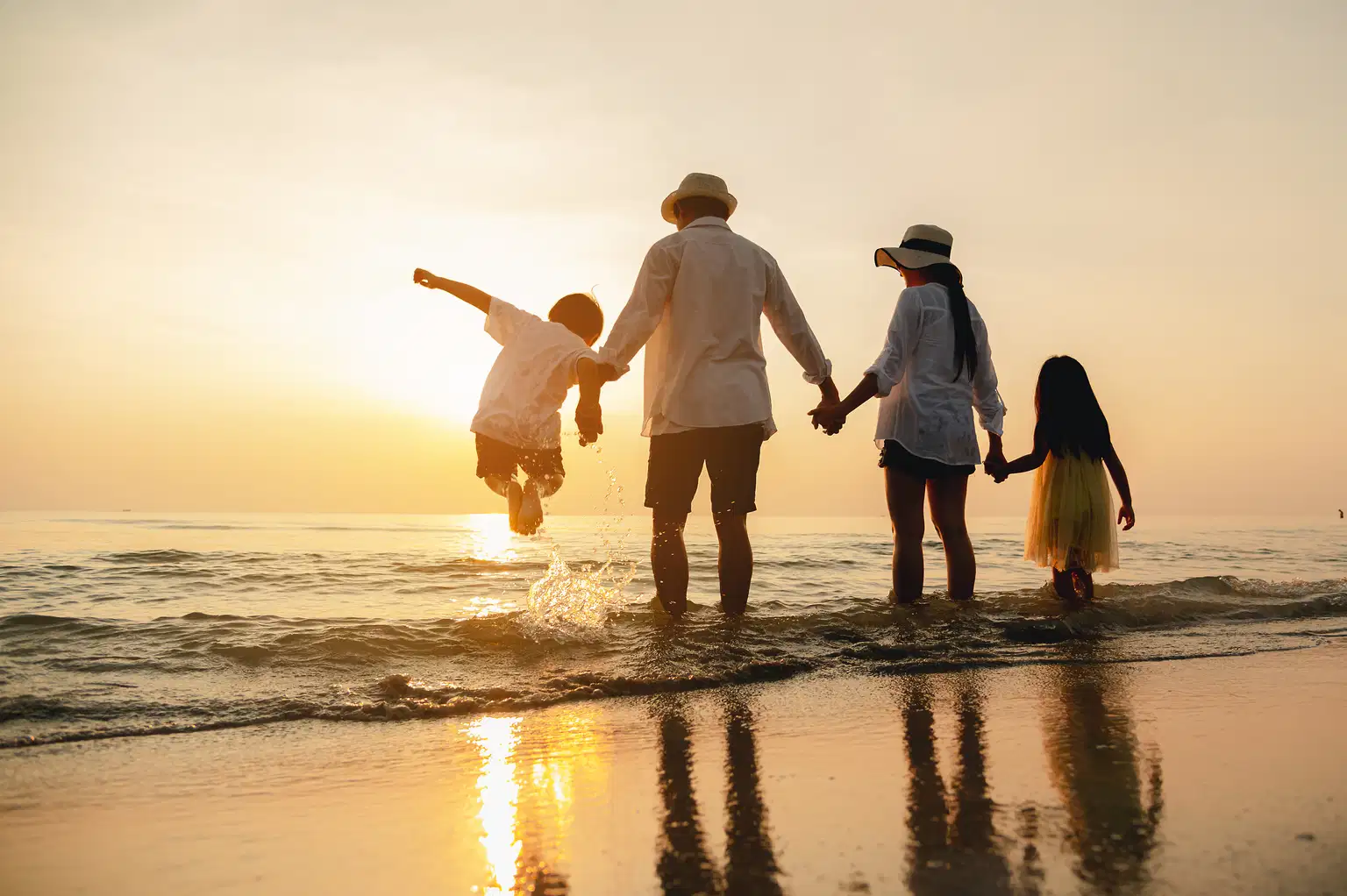 Kerala Family Delight with FREE Tickets to Napier Museum