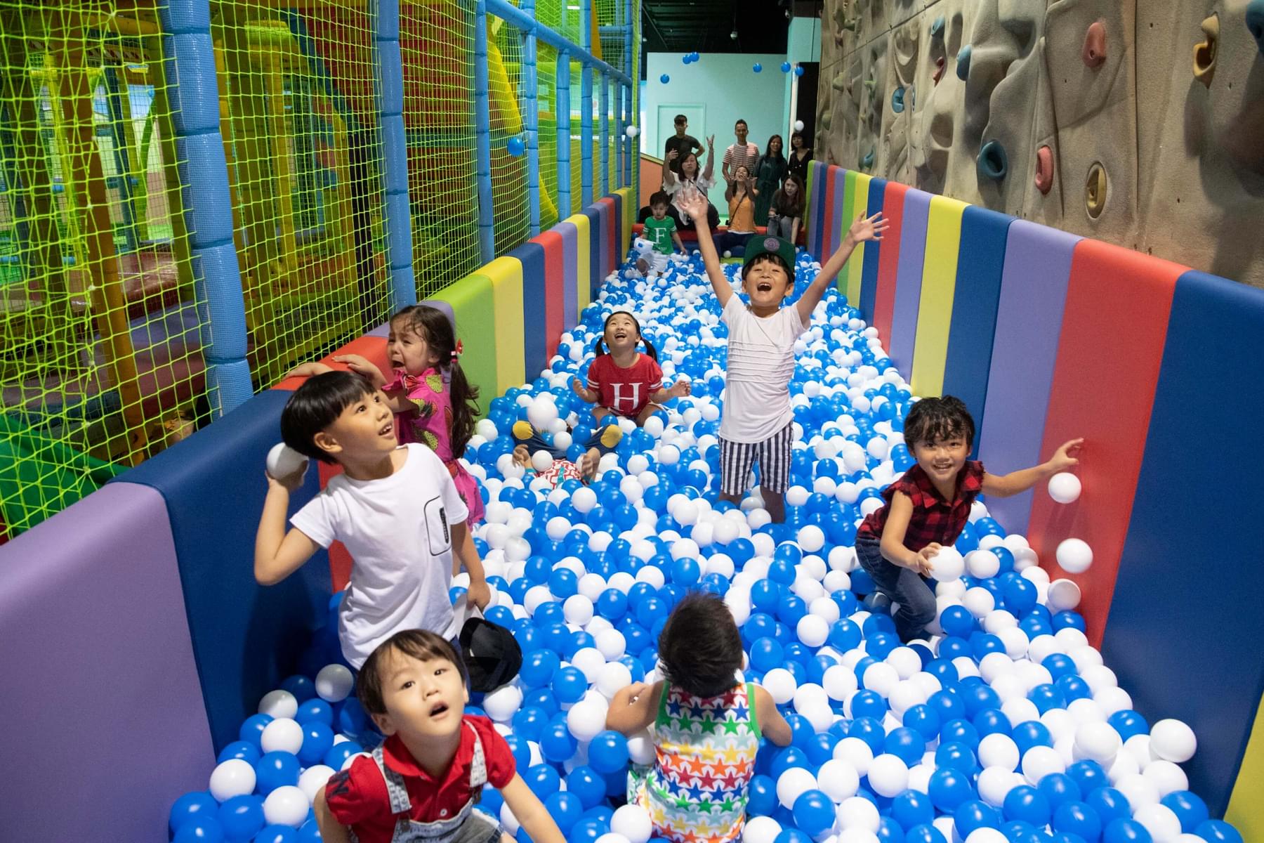  Kids Holiday Pass: Pororo Park, Tayo Station & Kiztopia for 1 Adult + 1 Child
