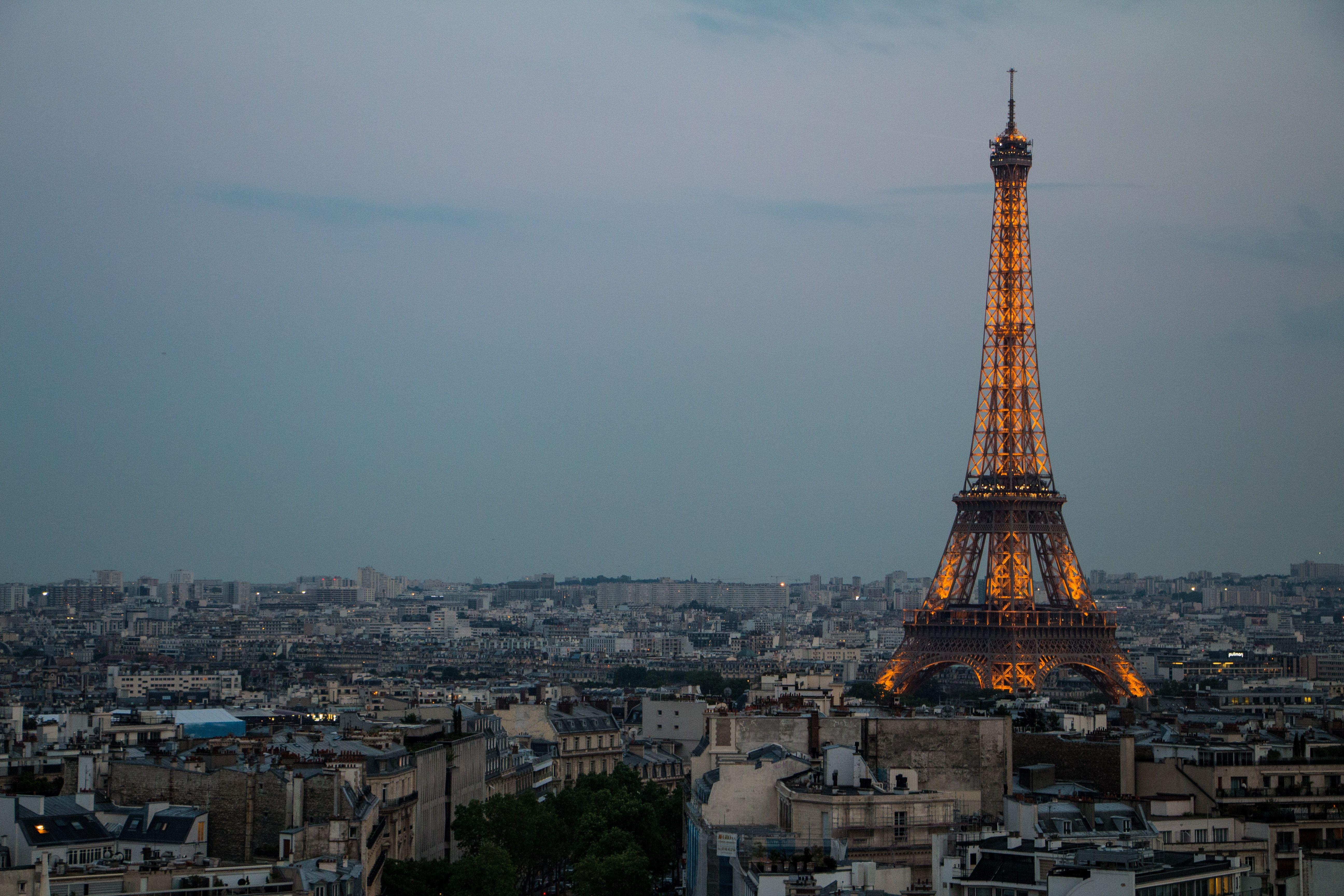 Restaurants In Paris With Eiffel Tower View