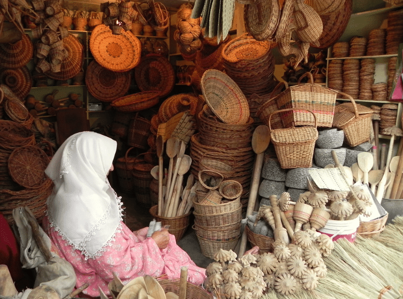 Learn About Unique Kashmiri Handicrafts