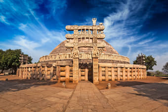 Stroll through the beautiful Sanchi Stupa