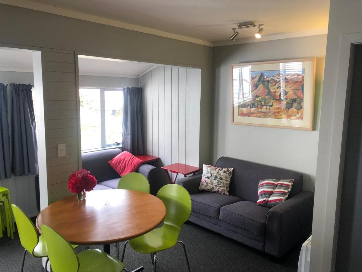 Ivory Towers Backpackers Lodge, New Zealand