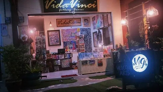 Vida Vinci Art Gallery & Souvenirs