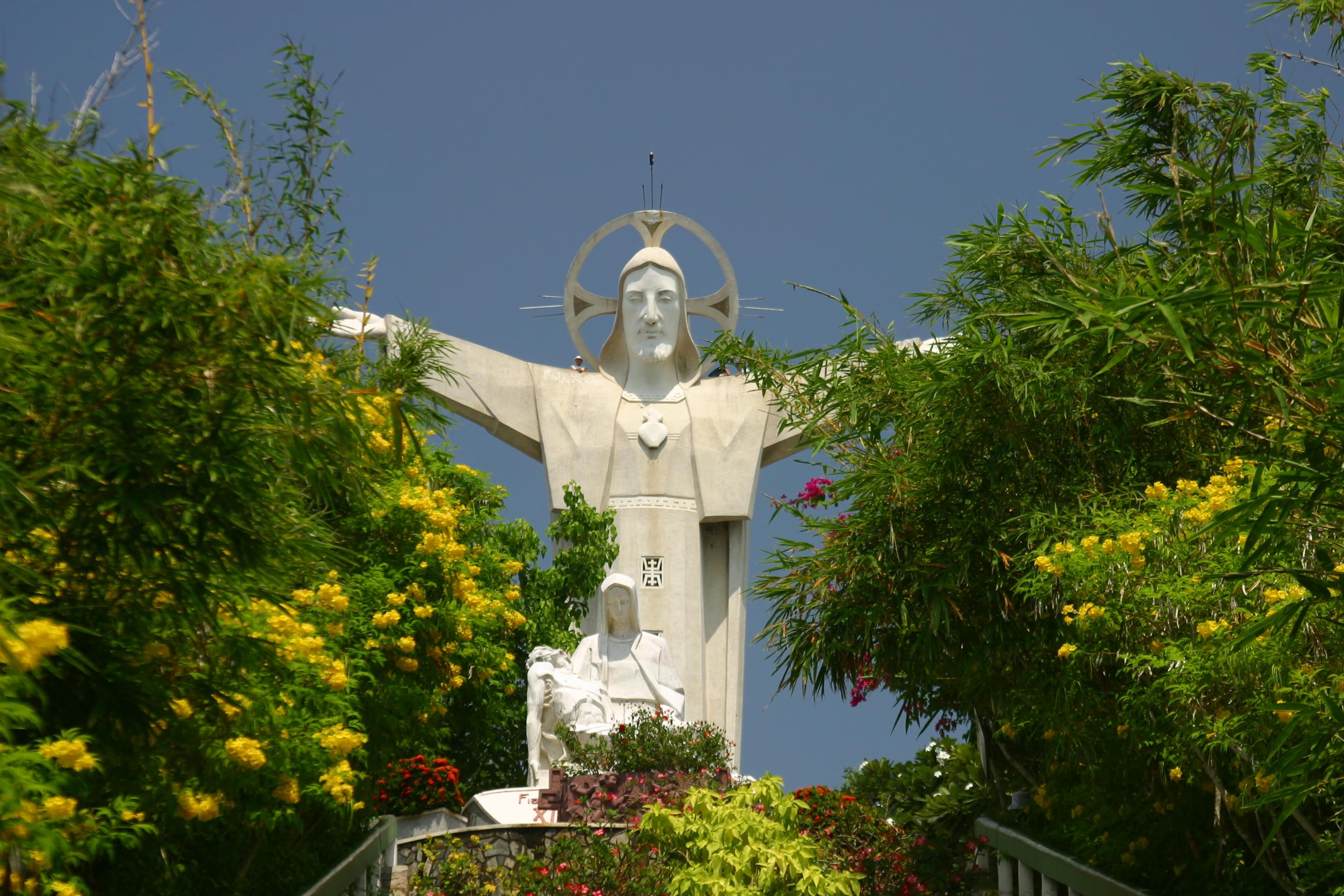 Jesus Christ Statue Overview