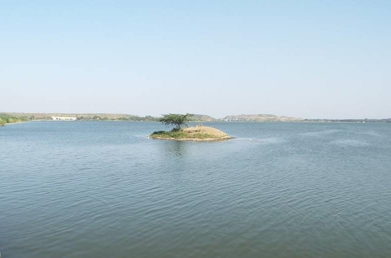 Lalpari Lake Overview