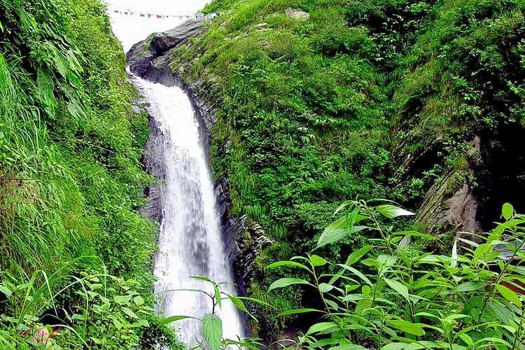 Bangoru Waterfall Overview