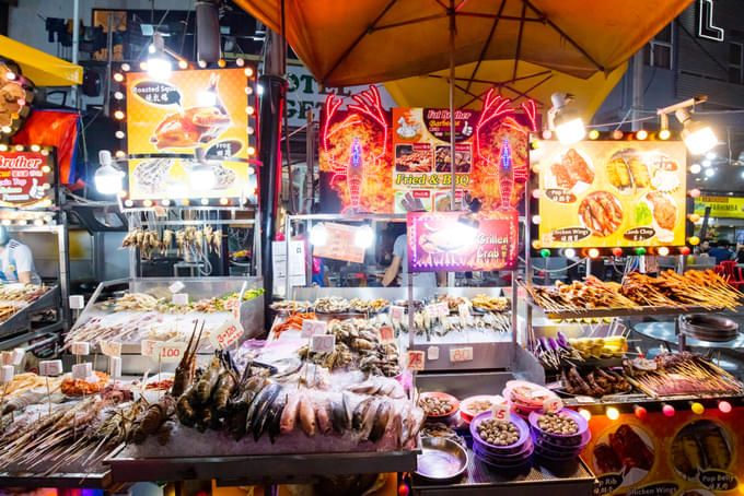 Try local street food at Jalan Alor