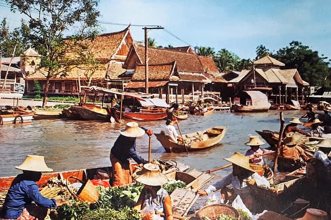 Wat Sai Floating Market