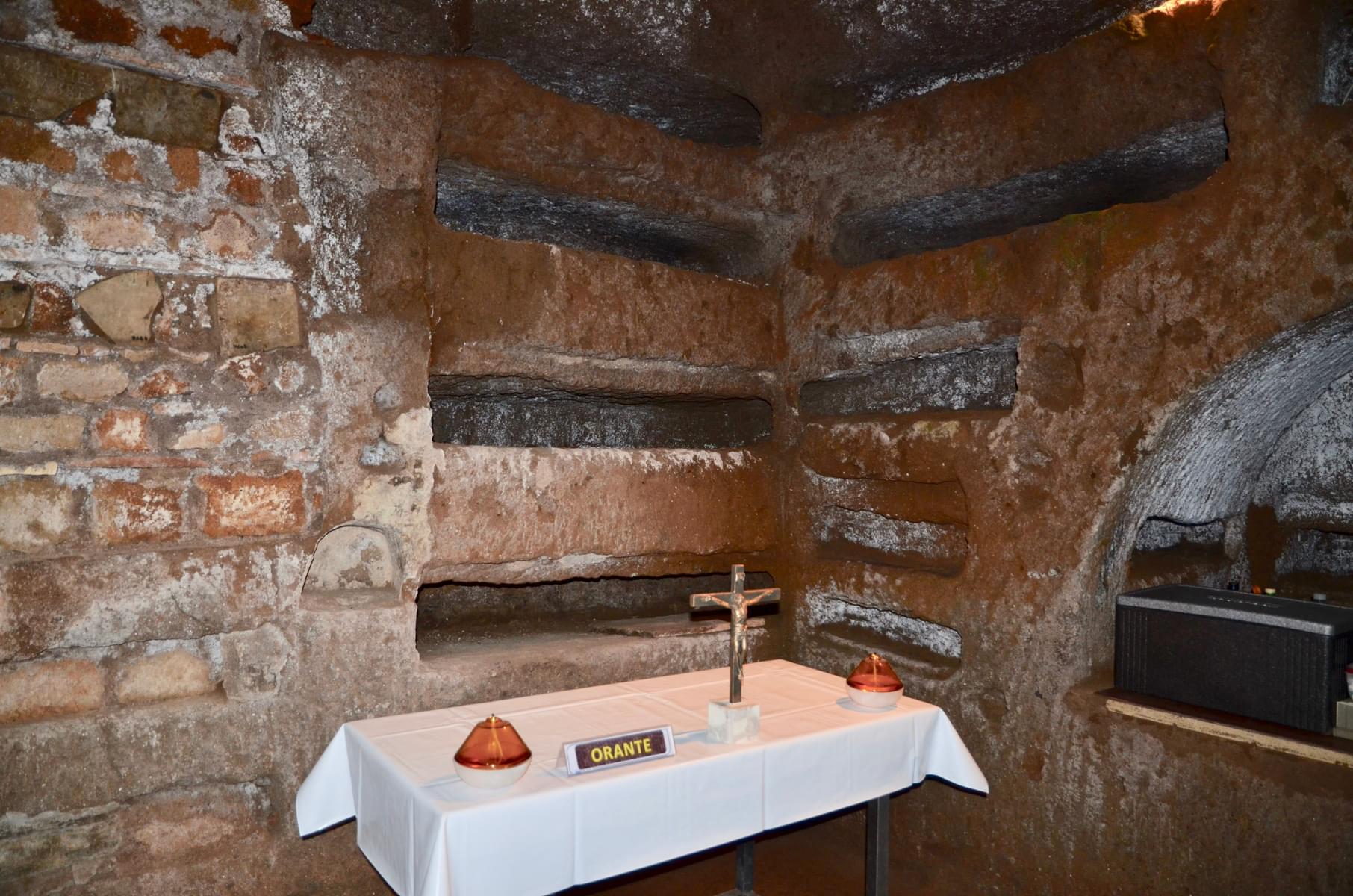 Discover the Roman catacombs
