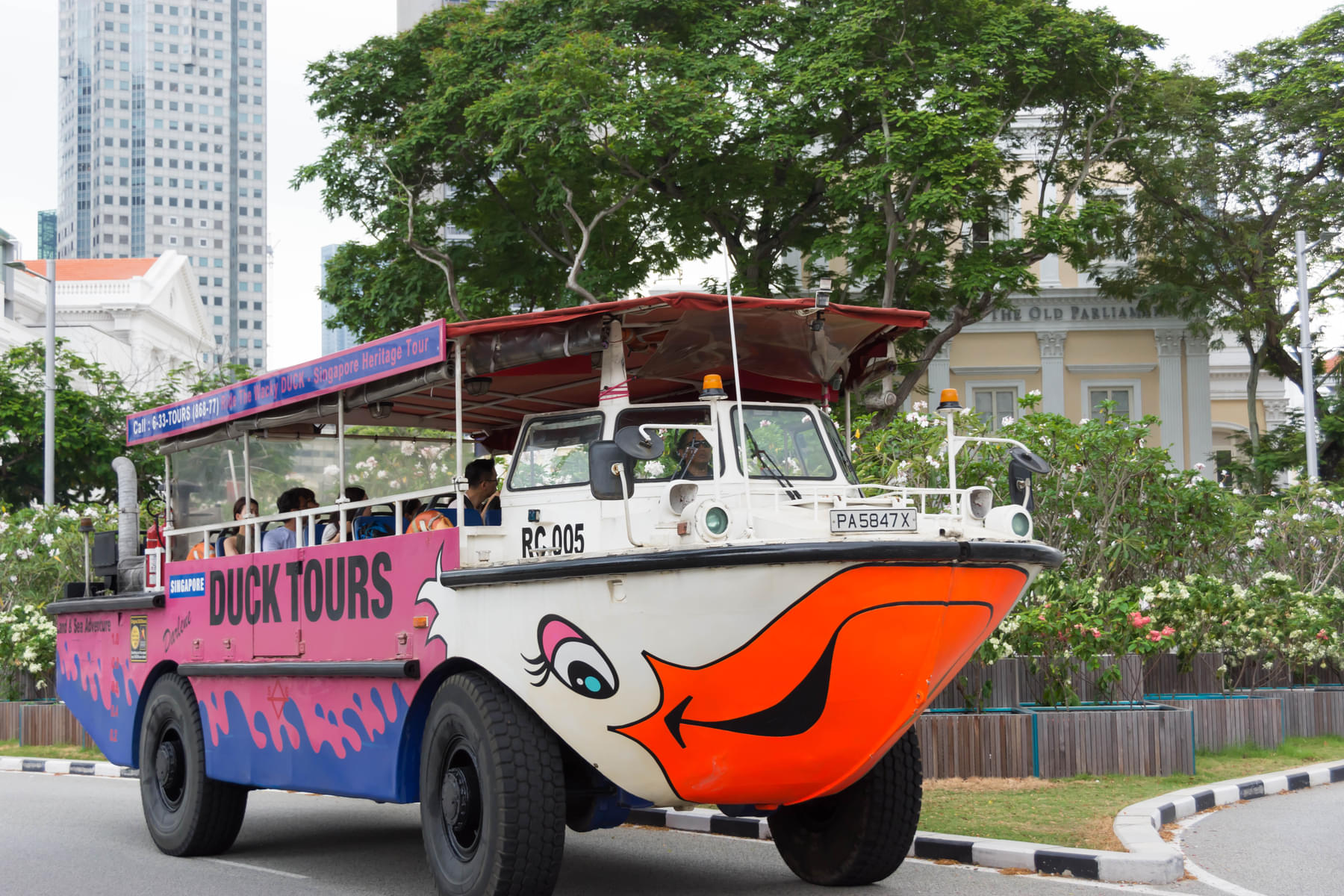 Explore Singapore in a unique way as you ride on an amphibious craft