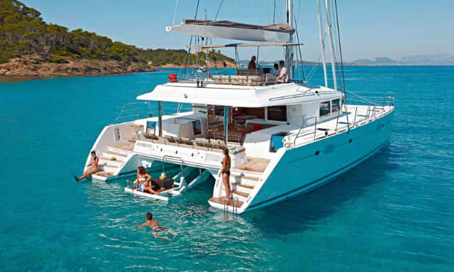 Luxury Yacht Charter Experience In Mumbai
