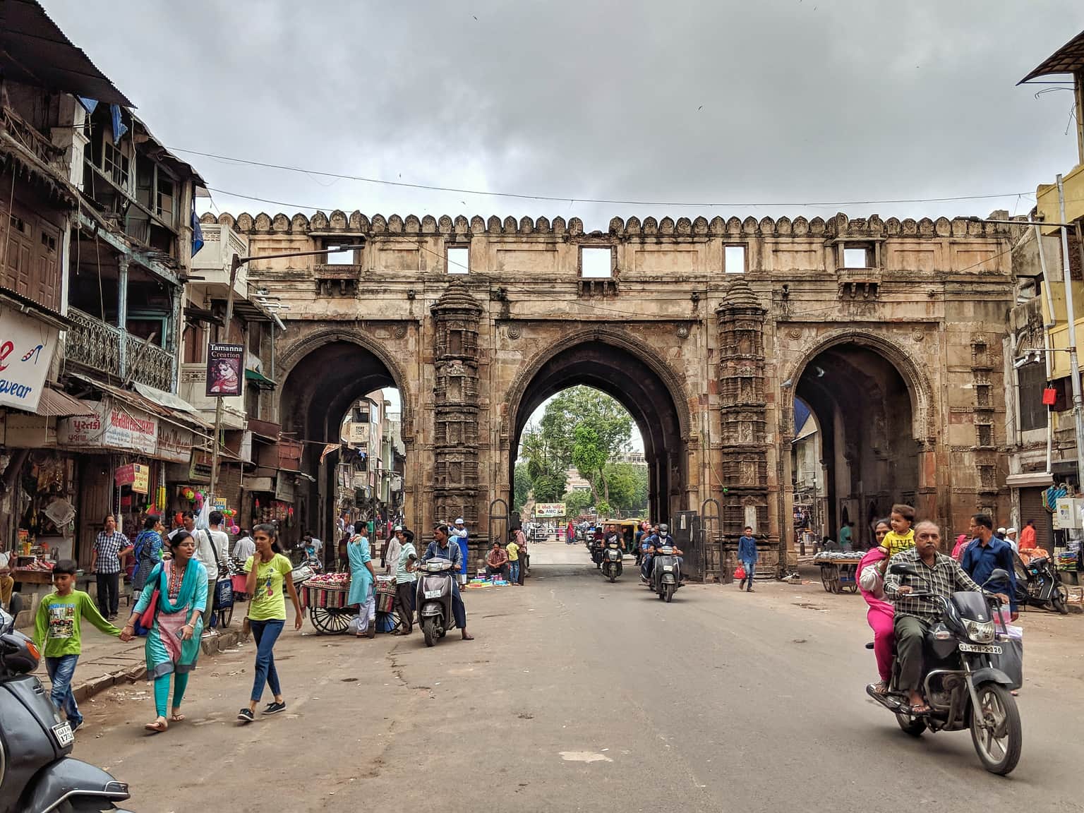Admire the Teen Darwaza