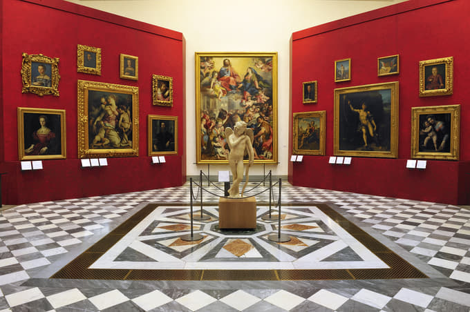 Marvel at the artworks of famous artists like Rembrandt and Botticelli at Uffizi Gallery