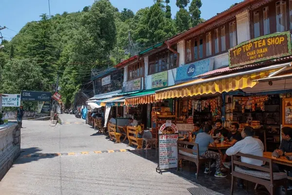 Enjoy Cafes and Street-Side Eateries
