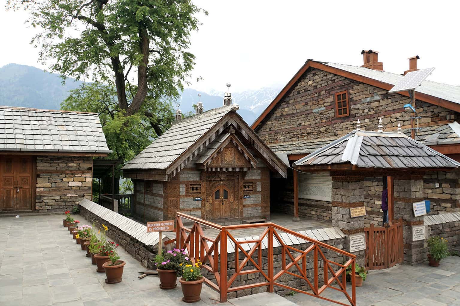 Naggar Castle Tour with Lunch Near Jana Waterfalls