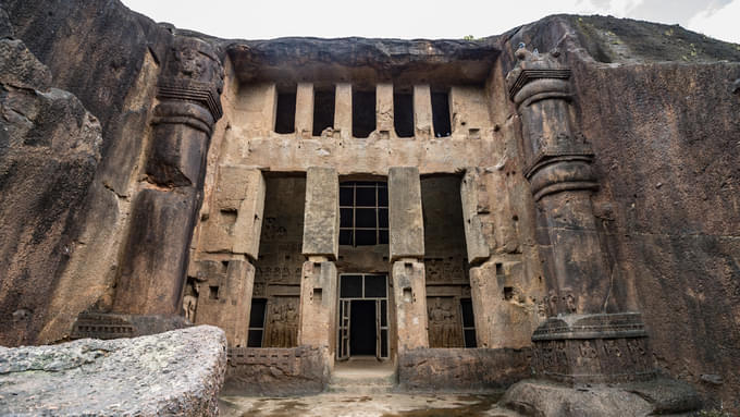 Enter to the monastery with a collection of 109 caves