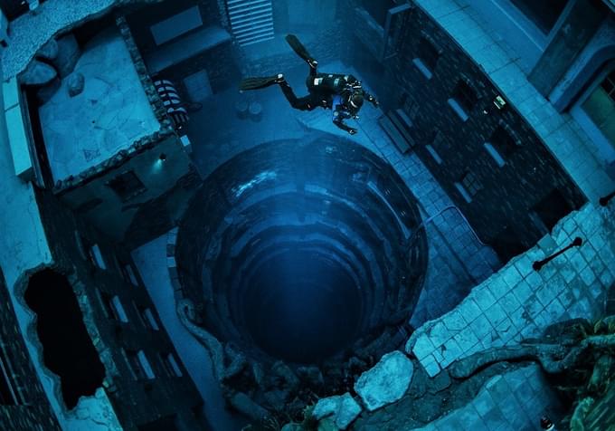 Dubai deepest swimming pool