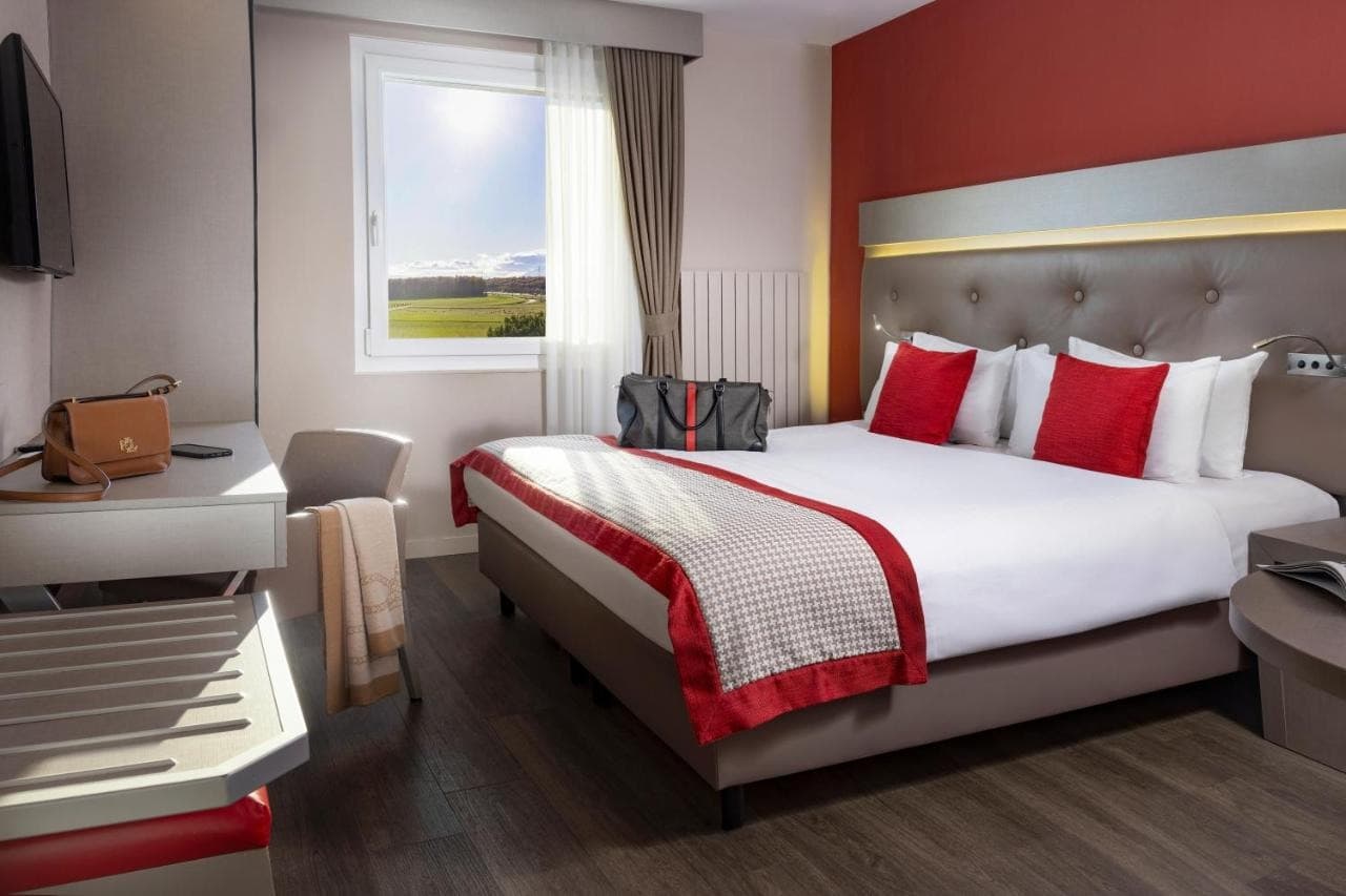 Everness Hotel & Resort