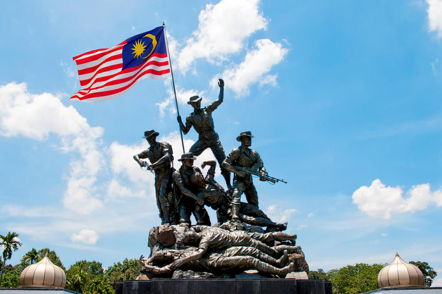 Pay tribute to Malaysia's heroes at the National Monument