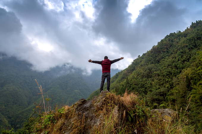 Feel on top of the world as you watch the vibrant misty sky from a vantage point of Chungthang 