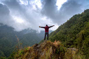 Feel on top of the world as you watch the vibrant misty sky from a vantage point of Chungthang 