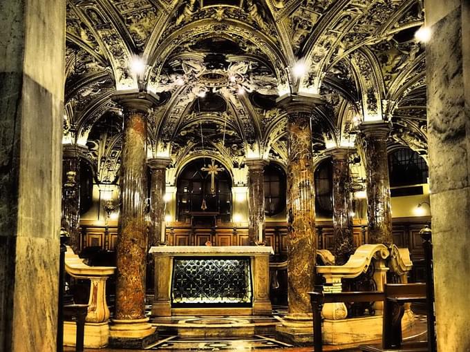 Crypt Duomo Milan.jpg