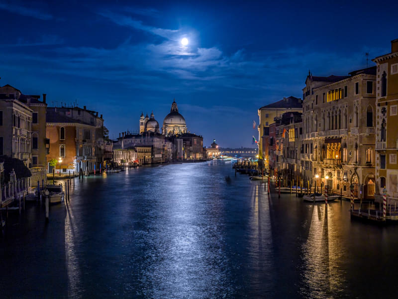 2-Hour Legends and Ghosts of Cannaregio Tour in Venice