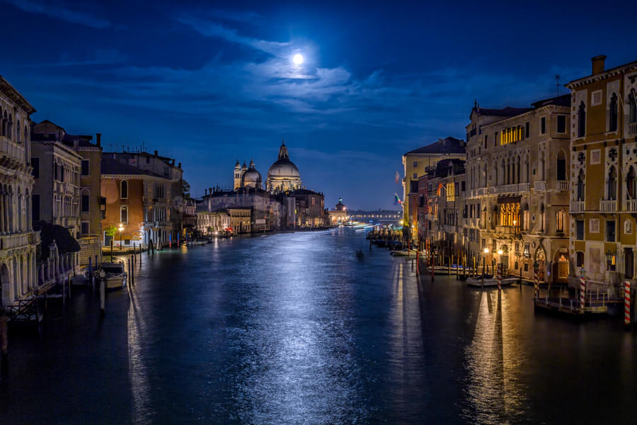 The mysterious night at Venice