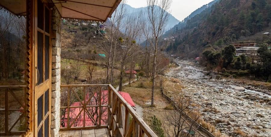 A Cozy Homestay with Mountain View in Tirthan Image