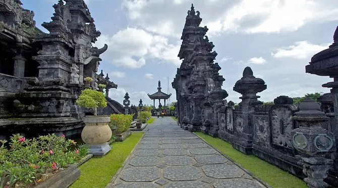 Walk around Madya Mandala