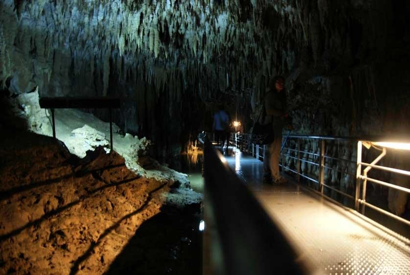 Gyokusendo Cave