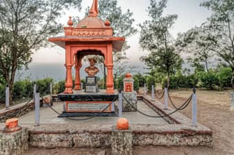 Visit Tanaji Samadhi, a tribute to the legendary Maratha warrior