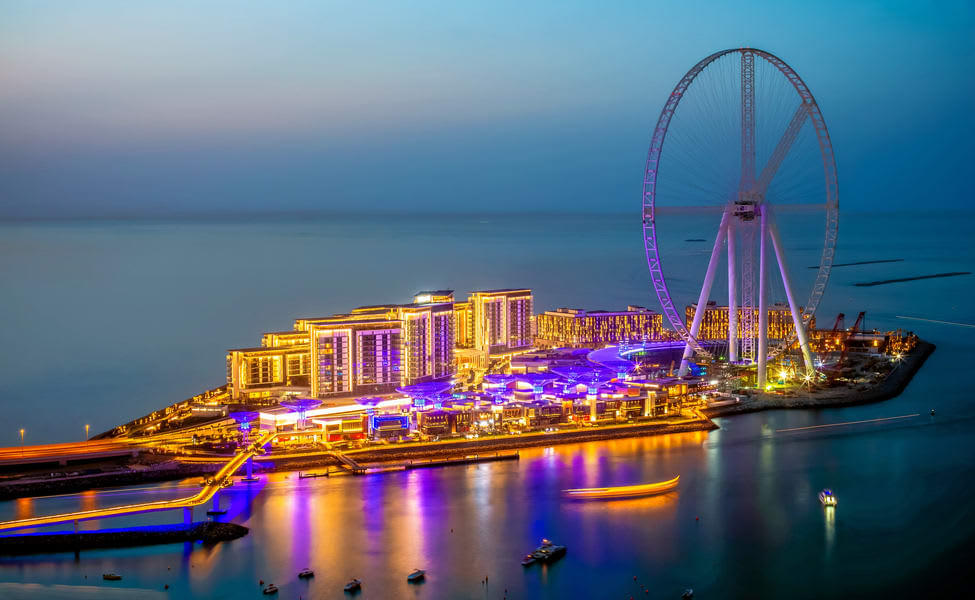 Catch the night view of city from Ain Dubai