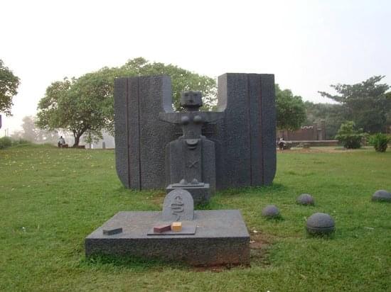 Discover the Statues and Memorials