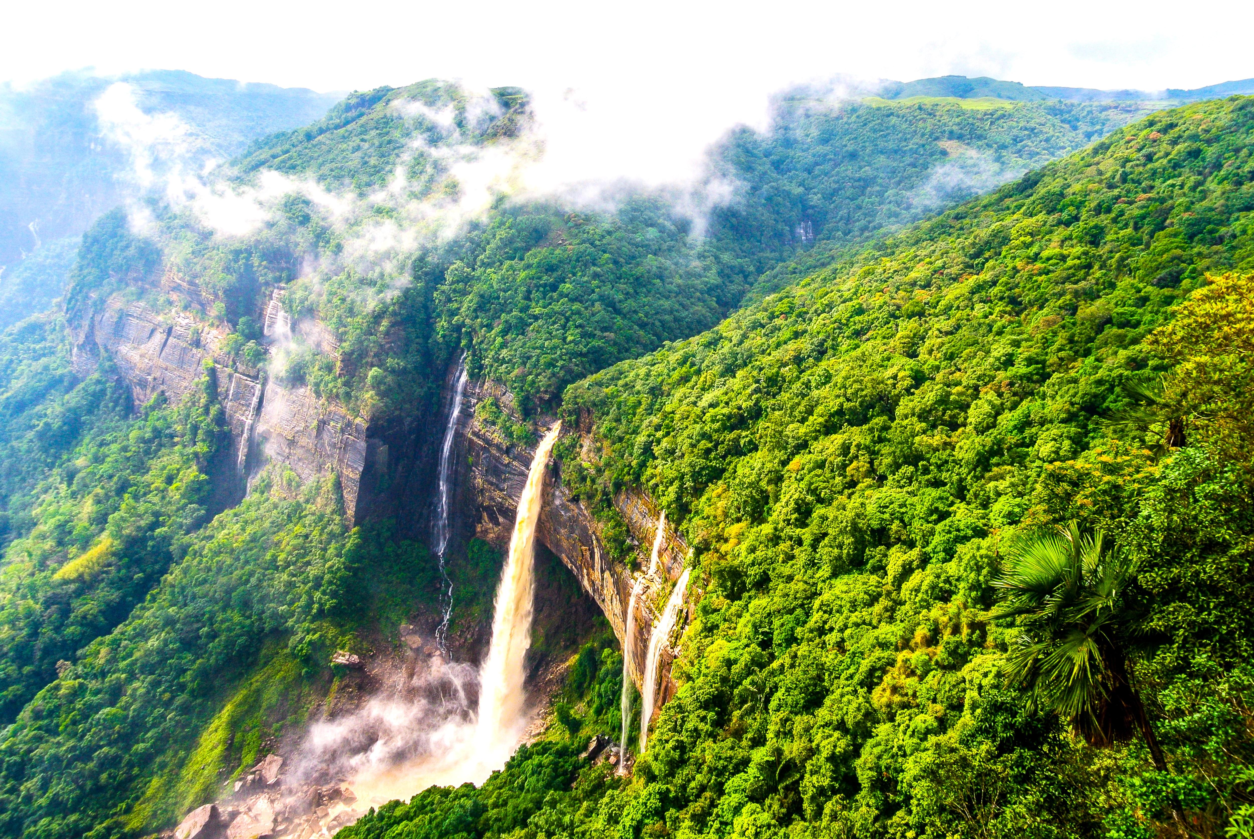 Magnificent View of Nohkalikai Falls,Meghalaya