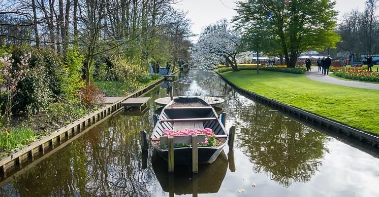 Boat Cruise Tour from Amsterdam to Keukenhof Gardens
