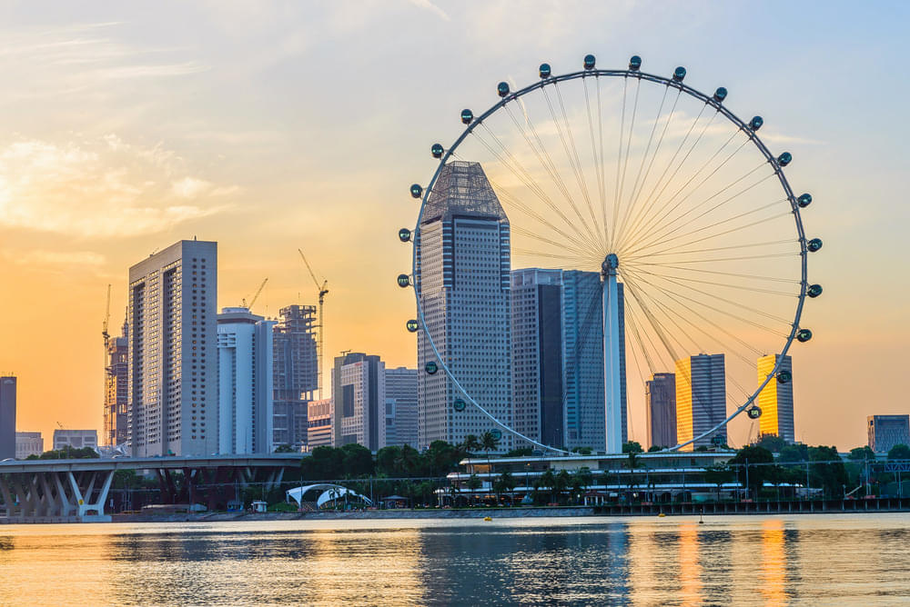 Spectacular views of Singapore flyer