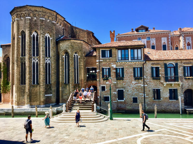 Visit the art museum, dedicated to the Peggy Guggenheim artist 