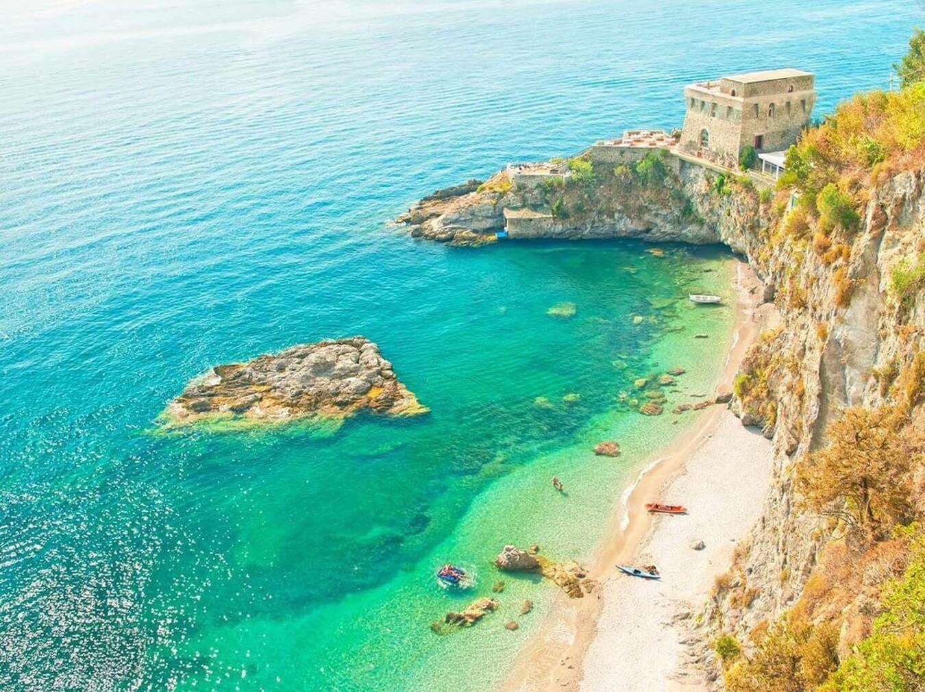 Il Duoglio Spiaggia, Amalfi Overview