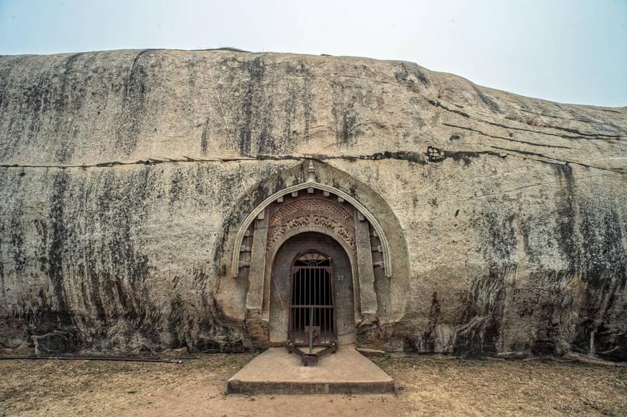 Day Trip to Barabar Caves from Patna Image