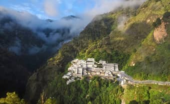Vaishnodevi Tour Package With Patnitop And Pahalgam