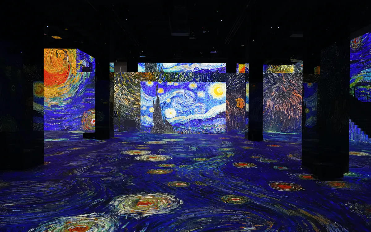 Experience 379 screens for art projections