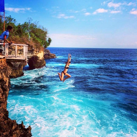 Mahana Point Cliff Jump