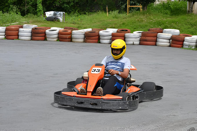 Feel the adrenaline on 3 fast laps