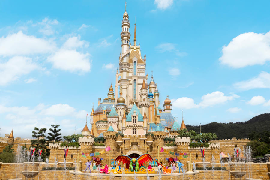 Spend a joyful day at Hong Kong Disneyland Park
