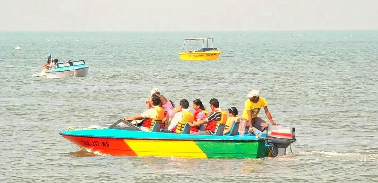 Sinquerim Beach Goa Water Sports Image